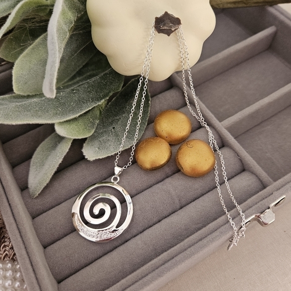 925 sterling silver, 20-inch snake chain. Circle pendent. - Picture 2 of 4